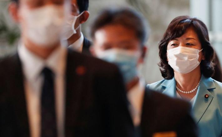La ministra Seiko Noda llegando a la oficina del Primer Ministro en Japón. (Issei Kato/Reuters)
