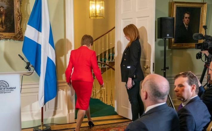 Nicola Sturgeon le 15 février dernier à Edimbourg, après avoir annoncé son retrait du poste de Première ministre écossaise. — © JANE BARLOW / AFP