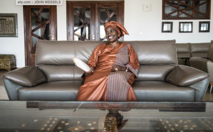 Aminata Touré, ancienne Première ministre du Sénégal et nouvelle députée, dans sa maison de Dakar, le 8 septembre 2022 afp.com - JOHN WESSELS