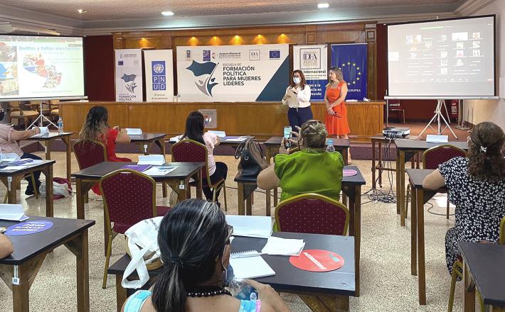 Escuela de Formación Política para Mujeres Líderes en sesión. Escuela de Formación Política para Mujeres Líderes en sesión.
