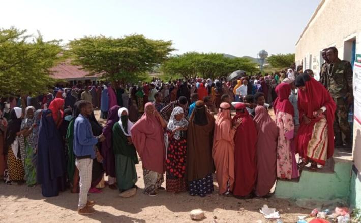 Voters queue outside a polling station in the Somaliland 2021 elections. Credit: Somaliland International Election Observation Mission 2021