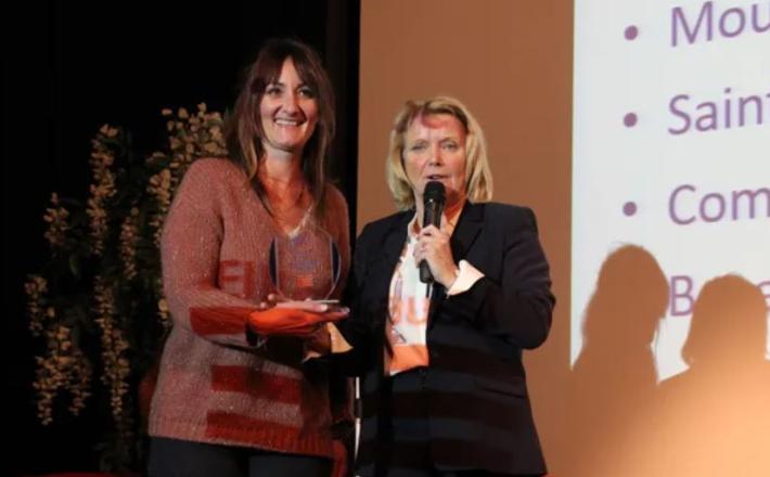 Charlotte Benoit, première adjointe de Vichy reçoit le prix 2022 de la Marianne de la parité récompensant l'effort d'égalité paritaire au sein de la Communauté de Communes de Vichy (Photo : La Montagne)