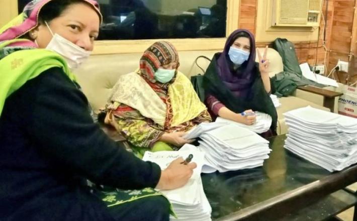 In a first, hundreds of women contest local council elections in Khyber Pakhtunkhwa - Copyright: Daily Pakistan In a first, hundreds of women contest local council elections in Khyber Pakhtunkhwa - Copyright: Daily Pakistan