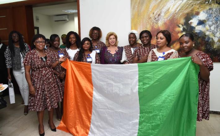 Réseau des femmes émergentes en politique de l’Union du fleuve Mano: Dominique Ouattara encourage la participation à la vie politique - Afriki Press