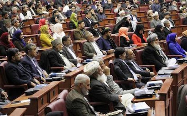 Afghan MPs listen to the President address parliament in 2017, Kabul © Haroon Sabawoon/ Anadolu Agency via AFP