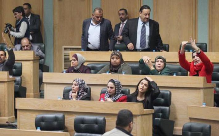  برلمانيات خلال جلسة سابقة لمجلس النواب السابع عشر -(أرشيفية)