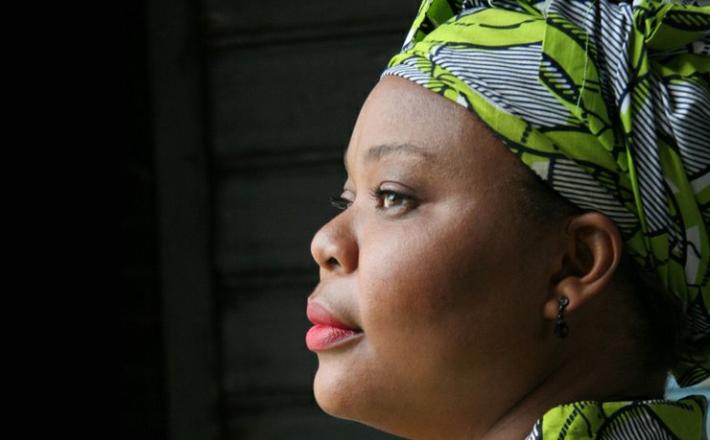Leymah Roberta Gbowee est une militante pacifiste libérienne qui a dirigé un mouvement de paix lancés par des femmes qui a contribué à mettre fin à la Seconde Guerre civile libérienne en 2003