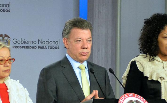 Colombia President Juan Manuel Santos con Maria Paulina Riveros y Nigeria Renteria