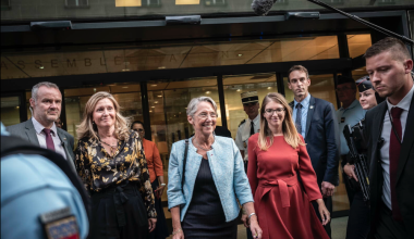 De gauche à droite, Yaël Braun-Pivet, Elisabeth Borne et Aurore Bergé, toutes les trois issues de la majorité, à Paris le 22 juin. (Albert Facelly/Libération)