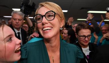 Independent Zoe Daniel has ousted Liberal Tim Wilson in the seat of Goldstein.(AAP: Joel Carrett) 