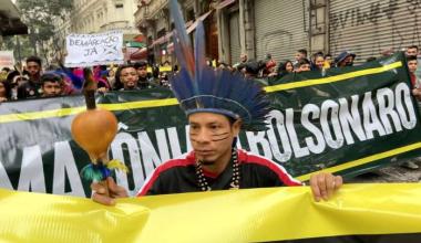Indígenas brasileños protestan por sus tierras y por su futuro en São Paulo, en su Día Internacional, el 9 de agosto. Foto: Roberto Parizotti / Fotos Públicas
