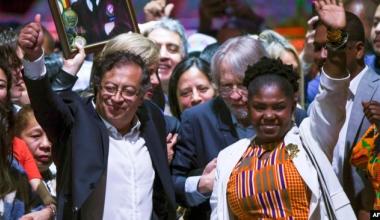 Le nouveau président colombien Gustavo Petro accompagné de sa vice-présidente Francia Marquez. (Voa Afrique)