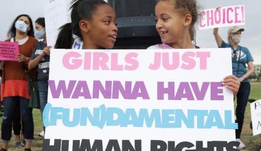 Malgré leur rôle de premier plan dans l’action militante, les femmes et les filles se heurtent à des obstacles (ONU Droits de l’homme)