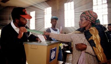 A woman casts her ballot at a polling station in Soweto in April 1994 for South Africa’s first free and democratic general election. (Brooks Kraft LLC/Sygma via Getty Images)