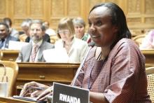 Rose Mukantabana fue presidenta de la Cámara de Diputados de Ruanda. Los países que lograron los mayores avances de paridad de género en sus parlamentos entre 1995 y 2015 son Andorra, Bolivia y Ruanda. 