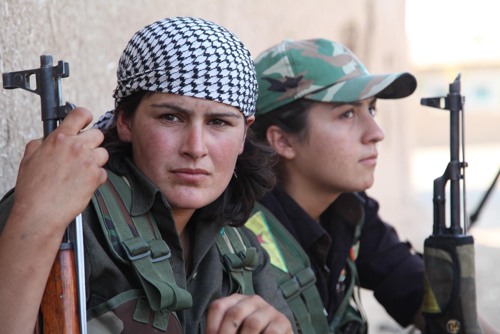 Mujeres combatientes de Rojava